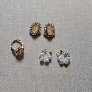 Elegant Gold and Pearl Jewelry Set